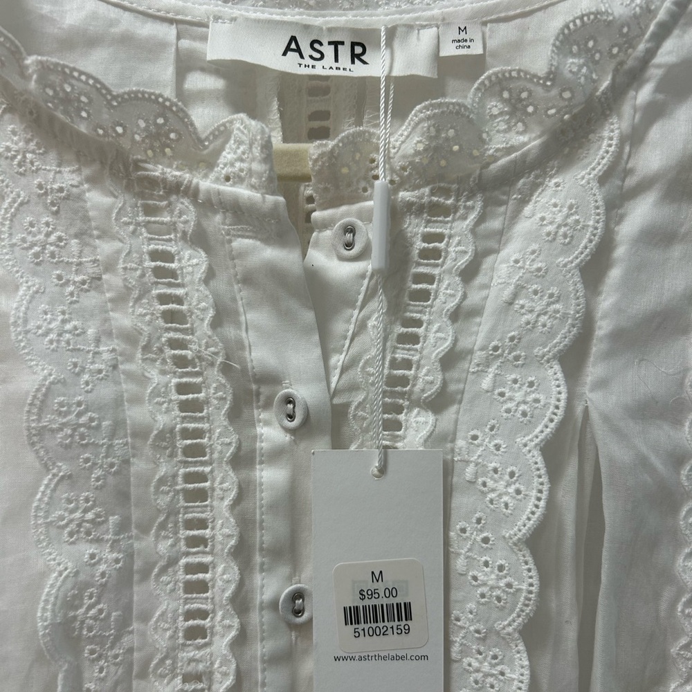 ASTR The Label white eyelet sleeveless blouse - Picture 2 of 5
